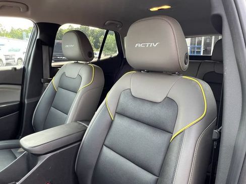 Used 2025 Chevrolet Trax ACTIV FWD image 3
