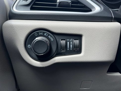 Used 2023 Chrysler Voyager LX FWD image 25