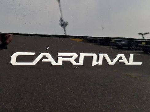 Used 2023 Kia Carnival LX FWD image 30