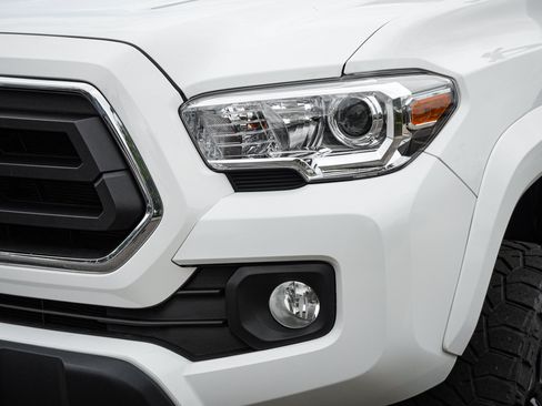 Used 2022 Toyota Tacoma SR5 w/ Technology Package RWD image 6