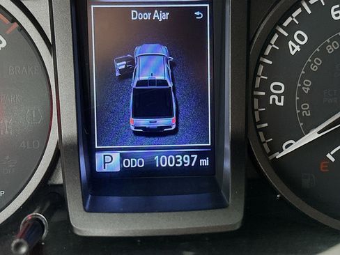 Used 2018 Toyota Tacoma TRD Sport w/ Technology Package RWD image 19
