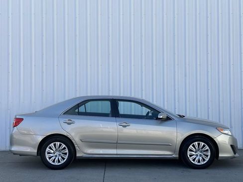 Used 2014 Toyota Camry LE FWD image 3