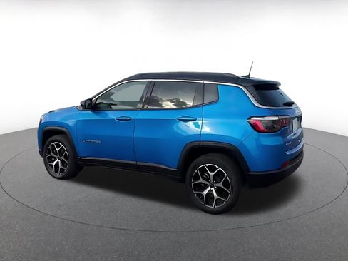 Used 2025 Jeep Compass Limited image 10