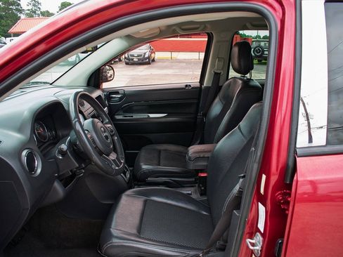 Used 2014 Jeep Compass Latitude FWD image 13