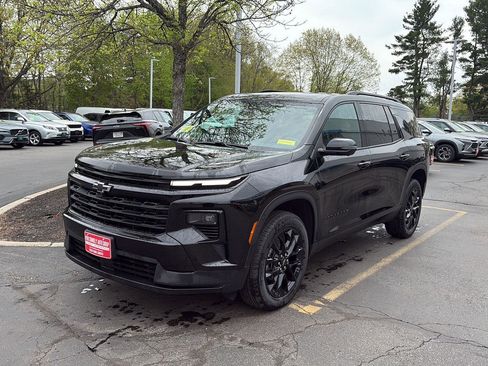 Used 2026 Chevrolet Traverse LT w/ Midnight/Sport Edition FWD image 3