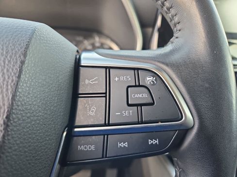 Used 2021 Toyota Highlander XLE image 25