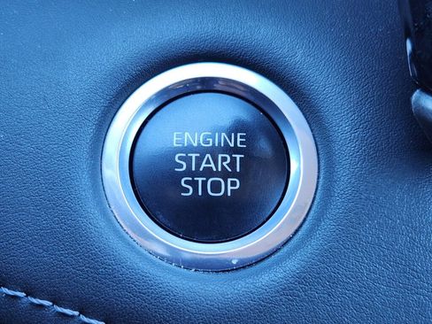 Used 2024 Toyota Highlander XLE image 25