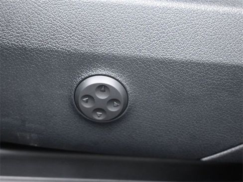 Used 2025 Mercedes-Benz GLC 300 image 31