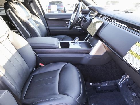 New 2025 Land Rover Range Rover Long Wheelbase SE image 16