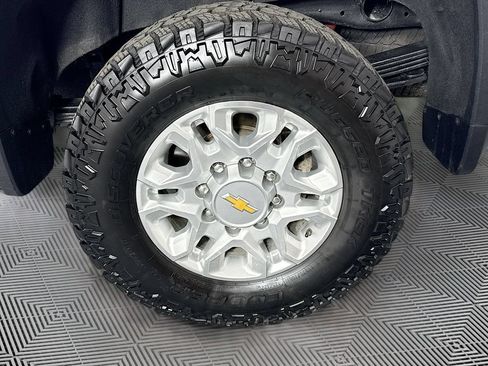 Used 2025 Chevrolet Silverado 2500 LT AWD/4WD image 29