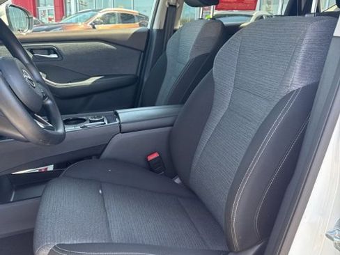 Certified 2022 Nissan Rogue SV image 9