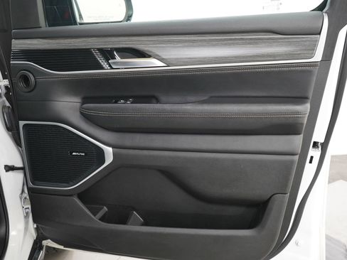 Used 2024 Jeep Wagoneer Series II w/ Flexible Seating Group AWD/4WD image 9