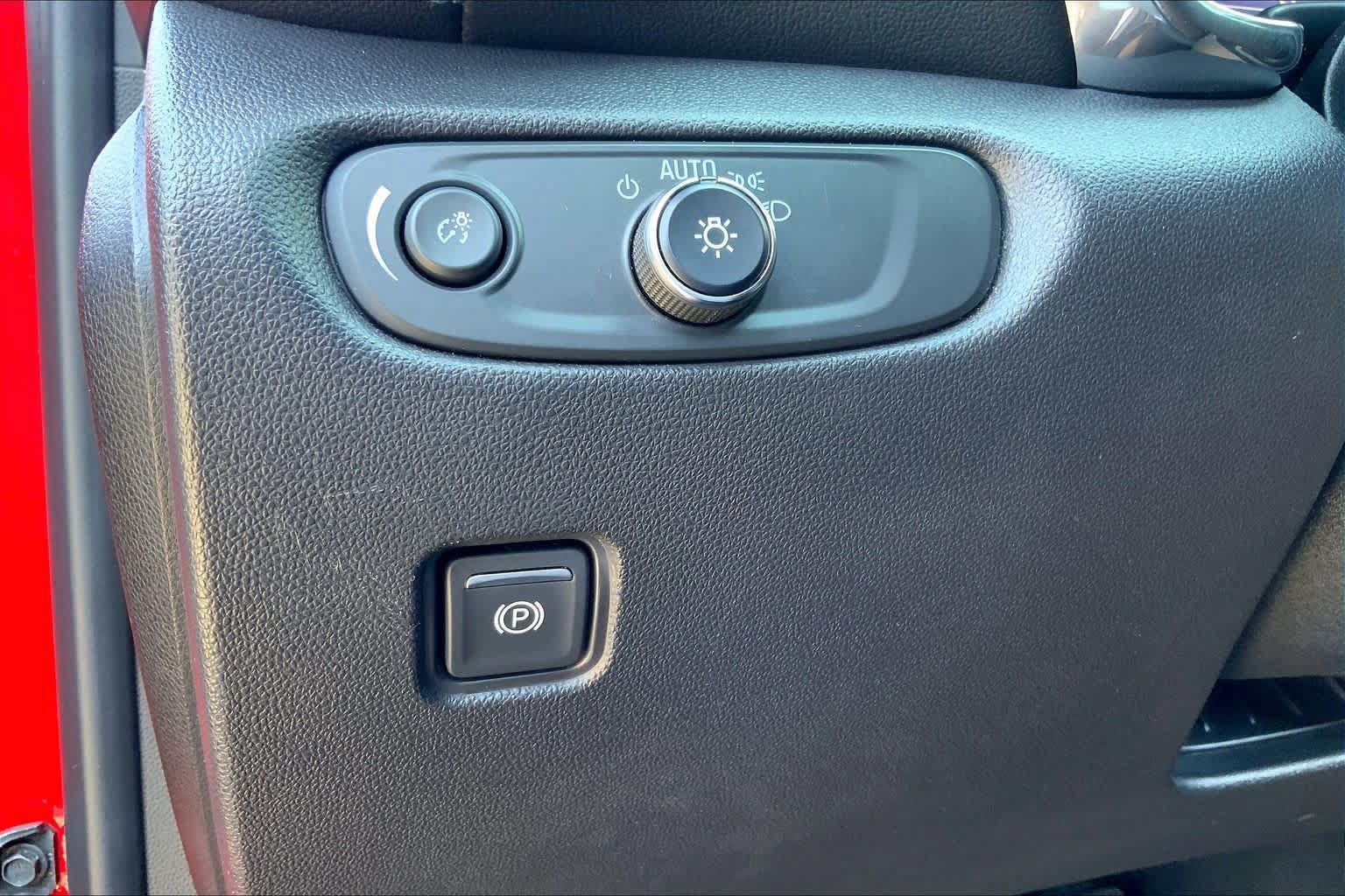 Used 2019 Chevrolet Blazer LT FWD image 35