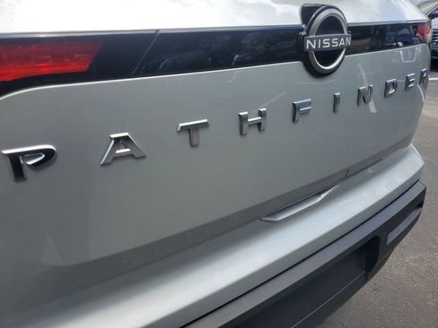 Certified 2025 Nissan Pathfinder S FWD image 7