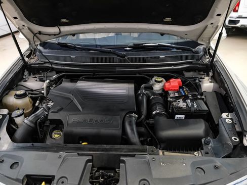 Used 2019 Lincoln MKT AWD image 52