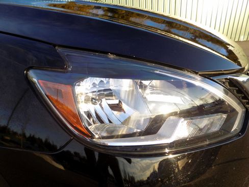 Used 2019 Nissan Sentra S image 12