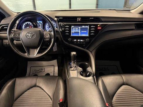 Used 2019 Toyota Camry SE FWD image 9