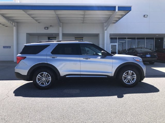 Used 2021 Ford Explorer XLT RWD image 9