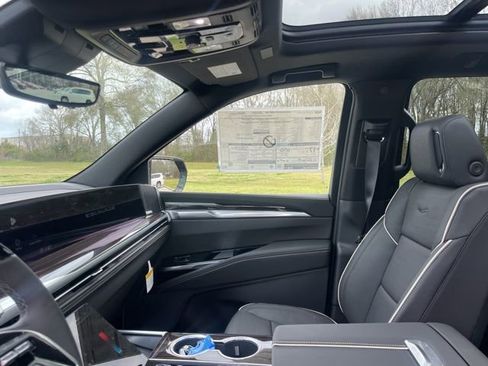 New 2026 Cadillac Escalade ESV Luxury w/ LPO, Radiant Package RWD image 19