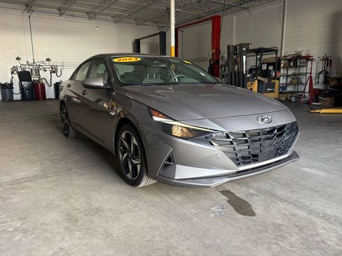 Used 2023 Hyundai Elantra SEL w/ Convenience Package FWD image 1