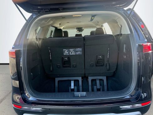 Certified 2024 Kia Carnival LX image 23