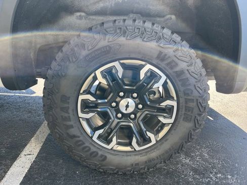 Used 2024 Chevrolet Silverado 1500 ZR2 w/ Technology Package image 45