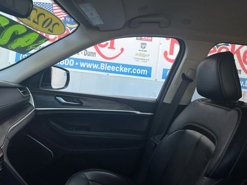 Used 2022 Jeep Grand Cherokee Limited image 27