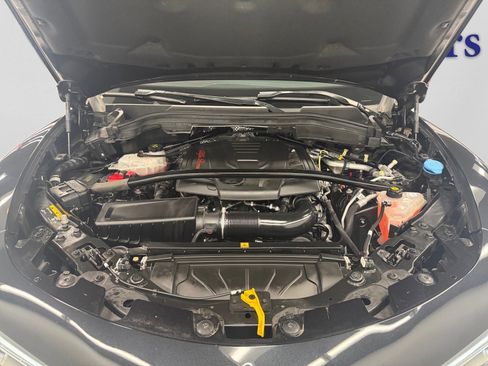 Used 2023 Alfa Romeo Stelvio Estrema image 5