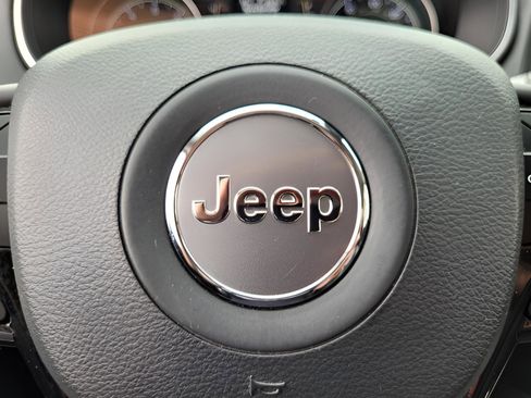 Used 2020 Jeep Cherokee Latitude Plus image 22