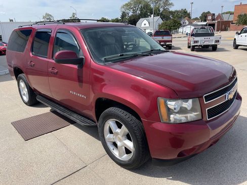 Used 2010 Chevrolet Suburban LT AWD/4WD image 7