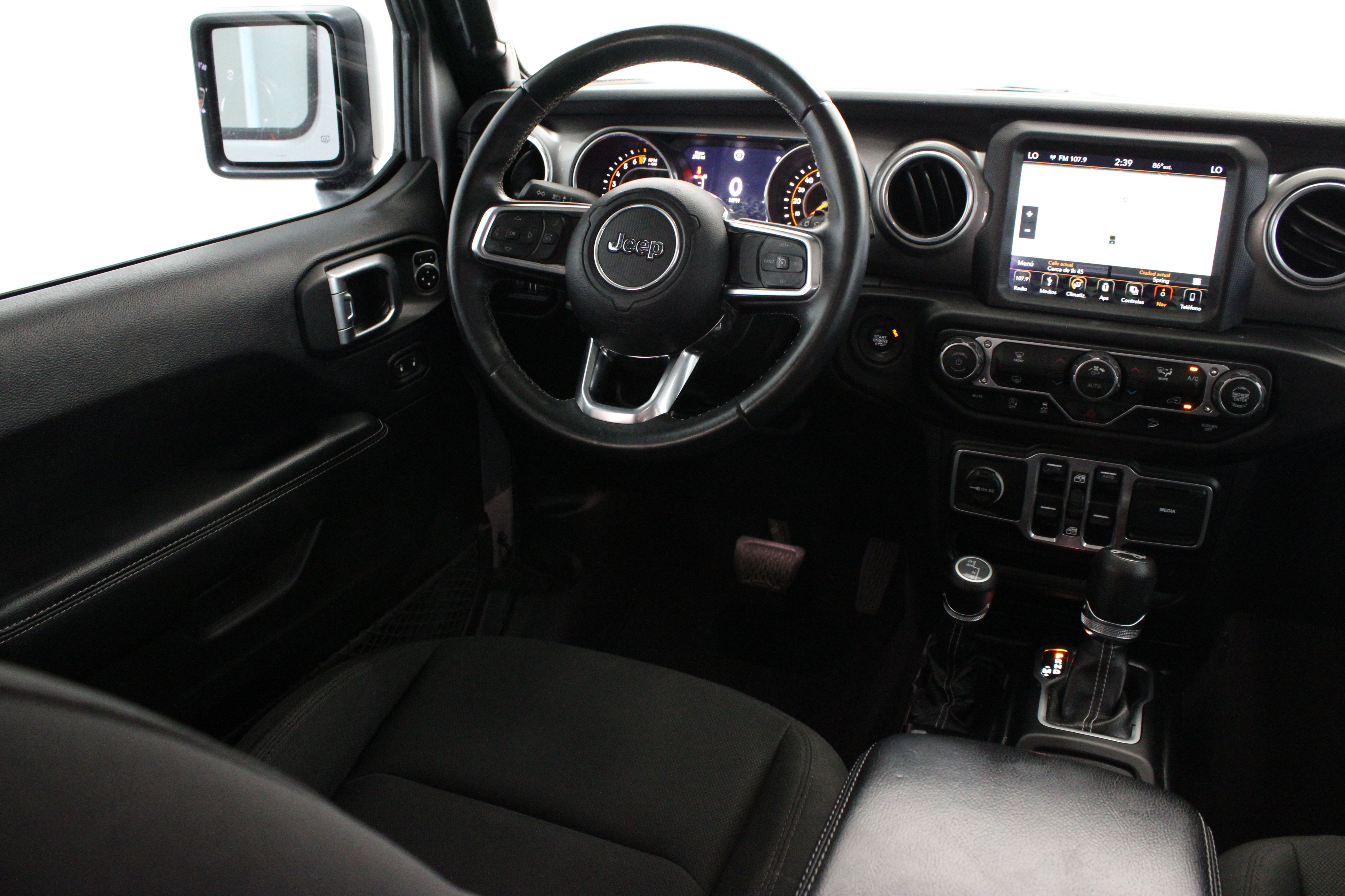 Used 2018 Jeep Wrangler Unlimited Sahara AWD/4WD image 31