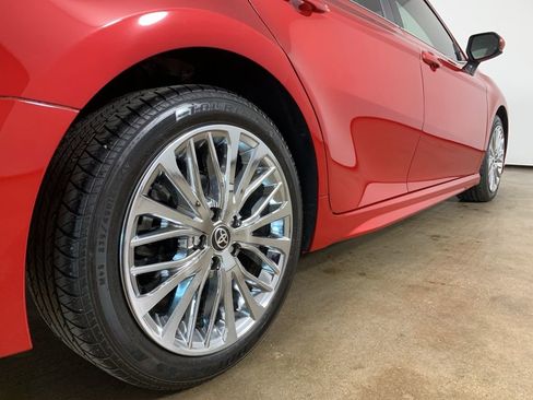 Used 2020 Toyota Camry SE image 9