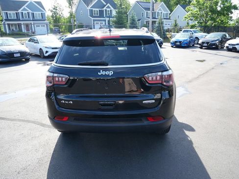 Used 2018 Jeep Compass Latitude w/ Cold Weather Group AWD/4WD image 4