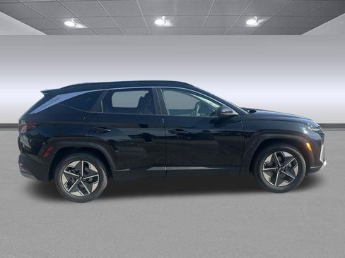 Used 2025 Hyundai Tucson SEL FWD image 2