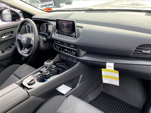 Used 2025 Nissan Rogue SV image 13