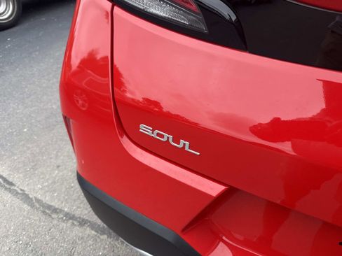 Used 2023 Kia Soul LX image 9