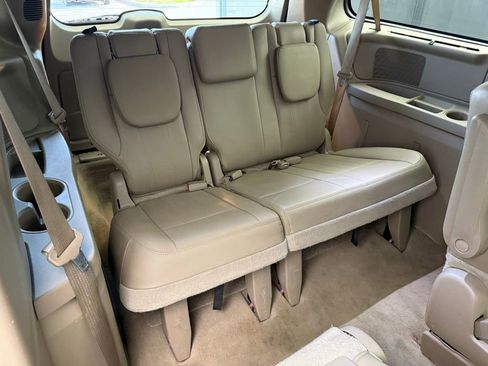 Used 2016 Chrysler Town & Country Touring-L image 54