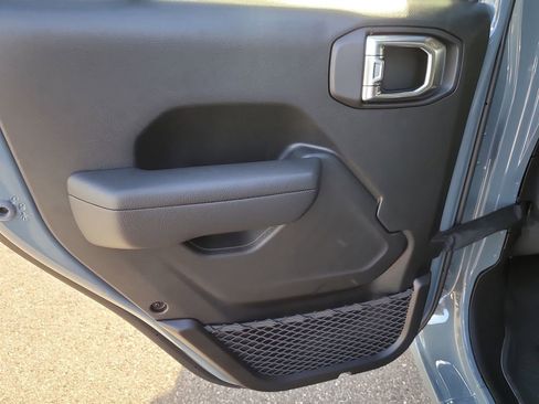 New 2025 Jeep Gladiator Sport image 9