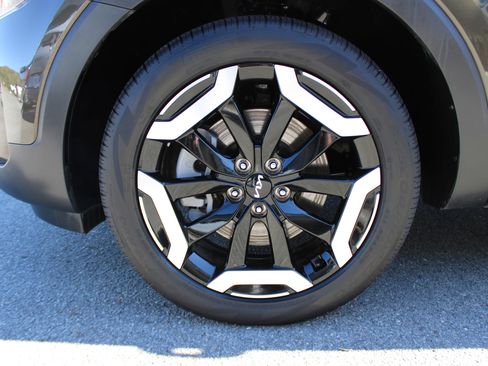 Used 2024 Kia Telluride S image 9