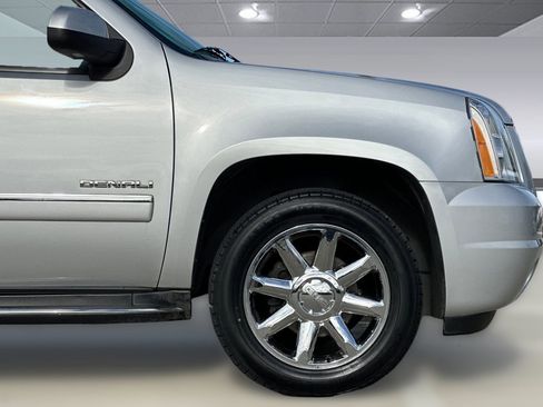 Used 2014 GMC Yukon XL Denali image 37