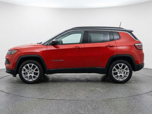 Used 2025 Jeep Compass Limited image 5