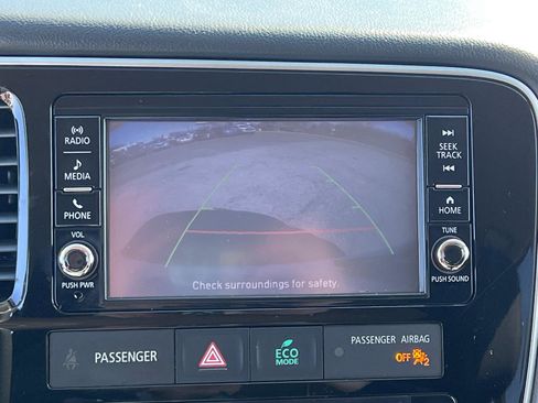 Used 2018 Mitsubishi Outlander SEL image 25