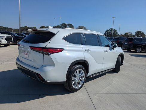Used 2023 Toyota Highlander Limited image 7
