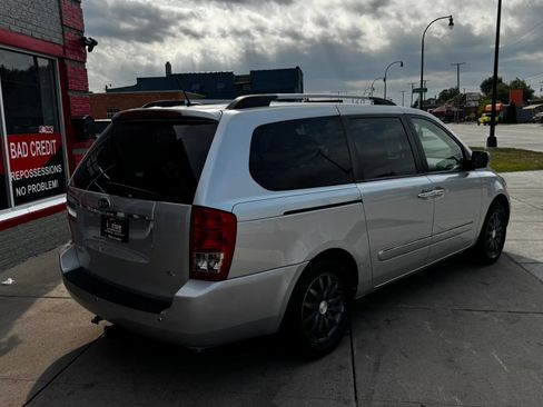 Used 2012 Kia Sedona EX w/ Luxury Pkg FWD image 4