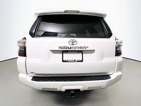 Used 2016 Toyota 4Runner SR5 image 6