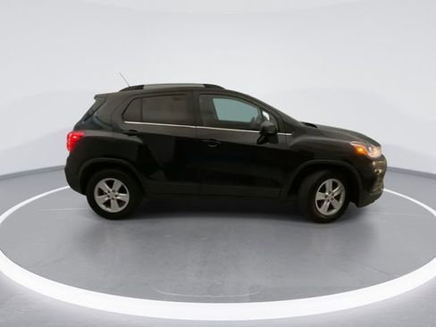 Used 2020 Chevrolet Trax LT FWD image 7