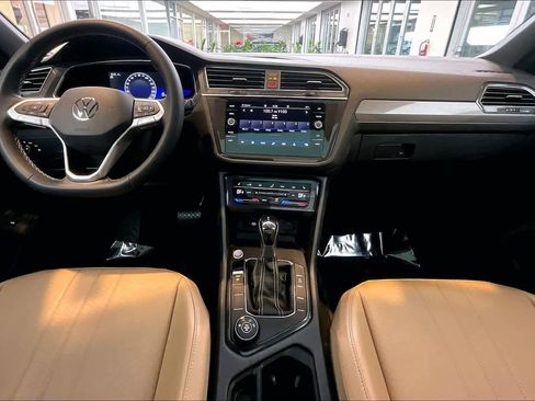 Used 2022 Volkswagen Tiguan SE image 16