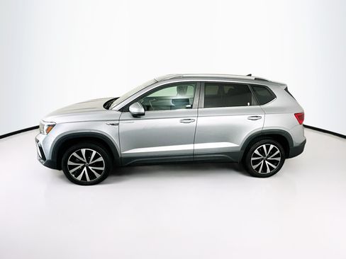 Used 2023 Volkswagen Taos SE FWD image 4