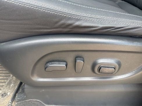 Used 2021 Nissan Titan SV w/ SV Convenience Package AWD/4WD image 14