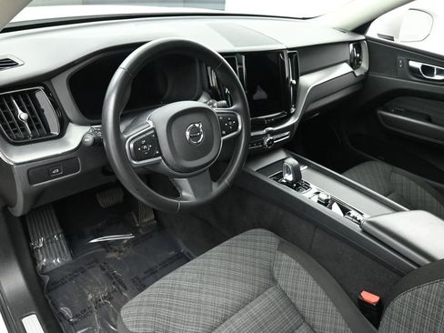 Used 2023 Volvo XC60 B5 Core image 11